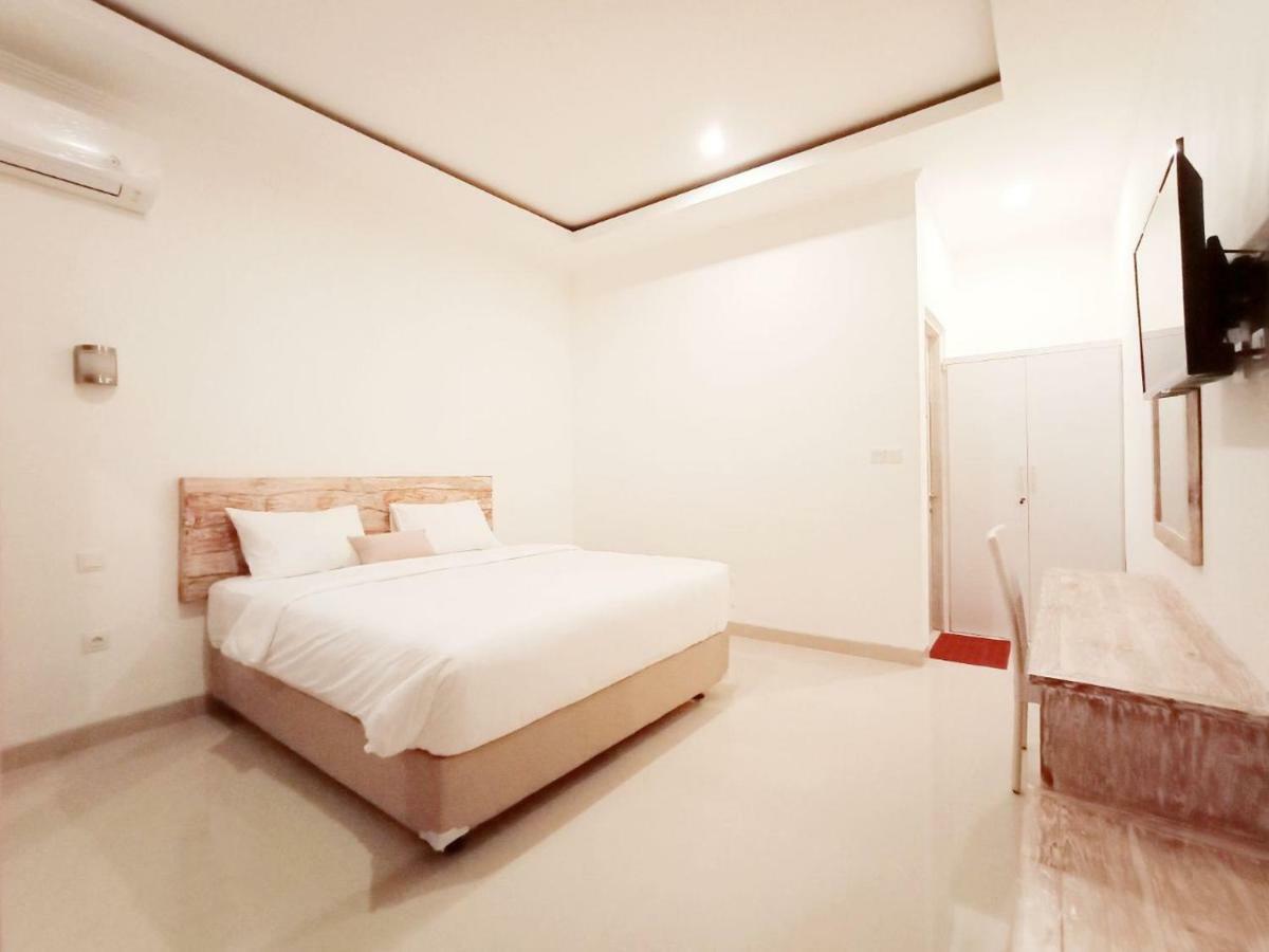 Berawa Dini Guesthouse Canggu  Exterior photo